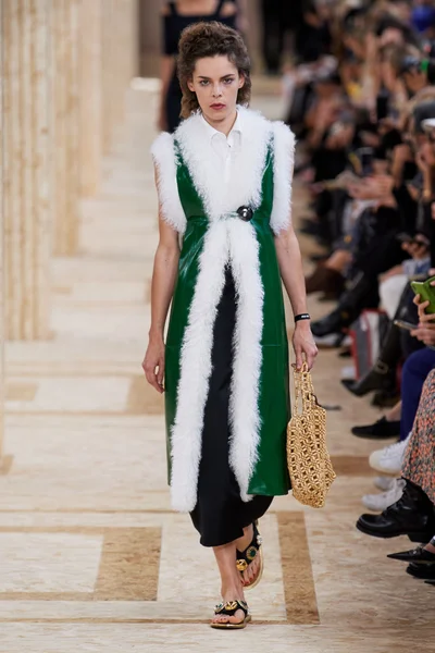 Look 8